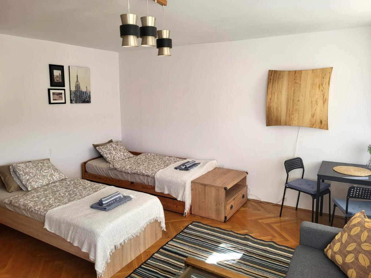 Hostel Lemuria Pokoje Wlk Niedzwiedzicy Lehnice Exteriér fotografie